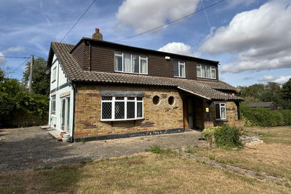 1.1 acres of House with Land for sale in South Basildon and East Thurrock