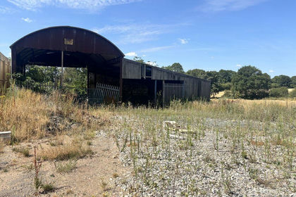 Barn for sale in Hints