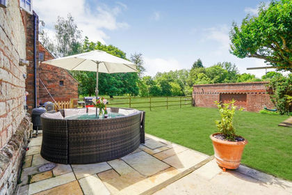 Barn Conversion for sale in Shackerstone