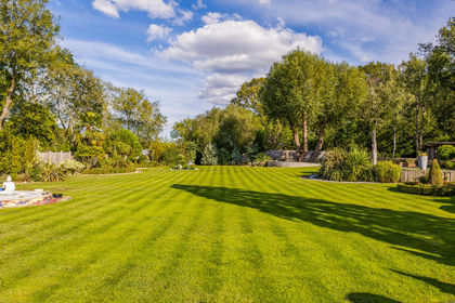 1 acres of House with Land for sale in Hertsmere