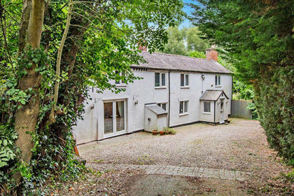 1.5 acres of Cottage for sale in Willington Worthenbury