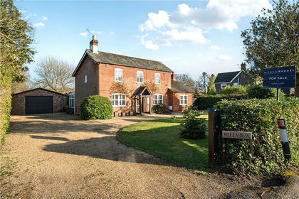 3 acres of Cottage for sale in Wellow