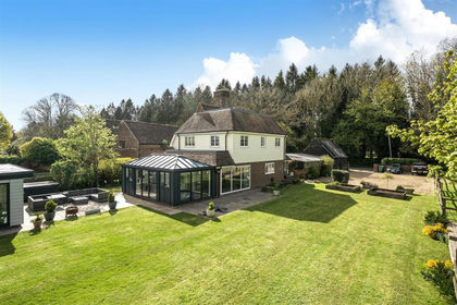 1.5 acres of House with Land for sale in Harrietsham