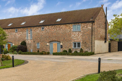 Barn Conversion for sale in Tring