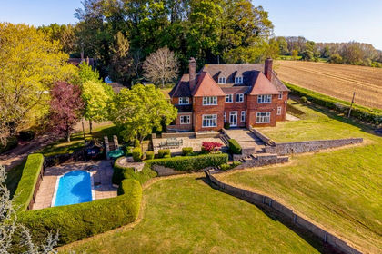 2 acres of Farmhouse for sale in Ancaster