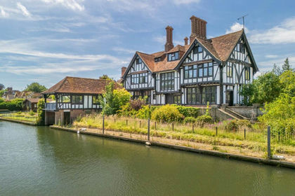 1.2 acres of House with Land for sale in Shiplake