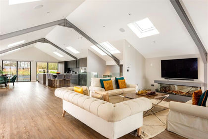 10.4 acres of Barn Conversion for sale in Great Horwood