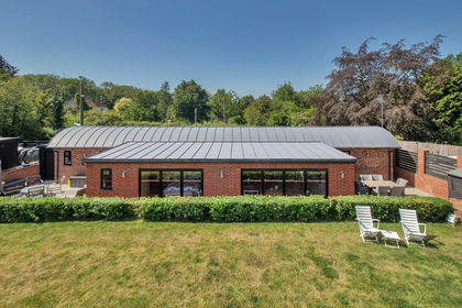 Barn Conversion for sale in Hunton