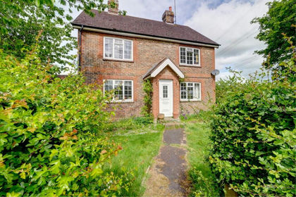 3.9 acres of Cottage for sale in Warbleton