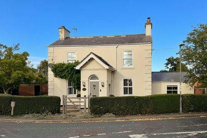 2.2 acres of House with Land for sale in Laxton