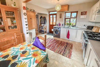 1 acre of House with Land for sale in Llanrhaeadr-ym-Mochnant