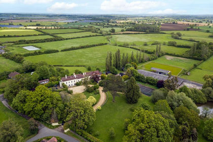 26 acres of Estate for sale in Hill Croome