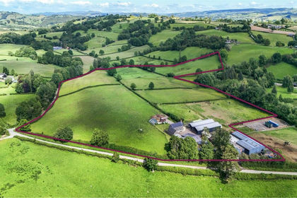 26 acres of House with Land for sale in Aberhafesp
