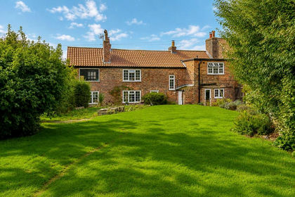 1 acre of House with Land for sale in North Dalton