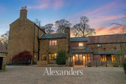 Farmhouse for sale in Eaton