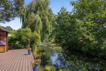 1 acre of House with Land for sale in Finchampstead