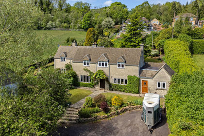 3.2 acres of House with Land for sale in Painswick