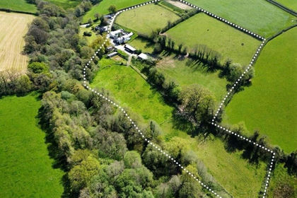 12 acres of Equestrian property for sale in Thrushelton