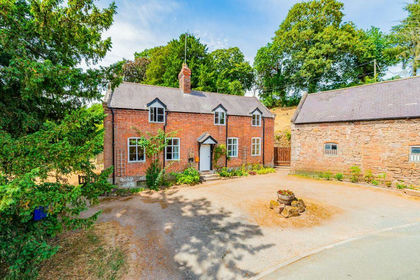 1.4 acres of House with Land for sale in Erbistock