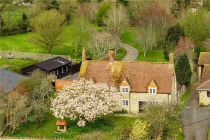 1.5 acres of Farmhouse for sale in Paulerspury