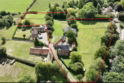 3 acres of House with Land for sale in Sproxton