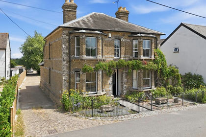 8.5 acres of Country Home for sale in Herongate and Ingrave