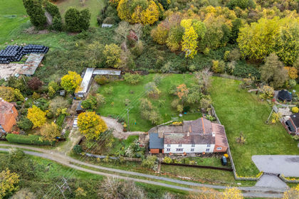 1 acre of Cottage for sale in Twyning