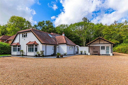 1.8 acres of Land for sale in Bovingdon