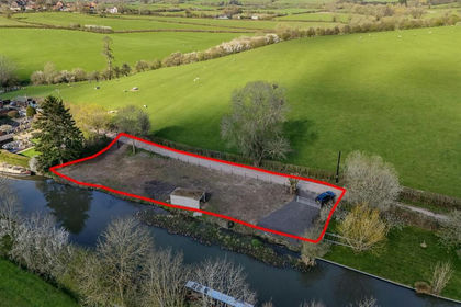 Land for sale in Braunston