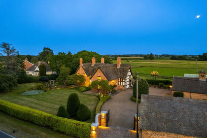 2 acres of Farmhouse for sale in Buerton