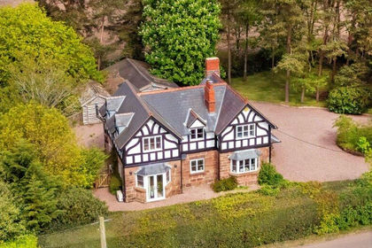 1.9 acres of House with Land for sale in Hinstock