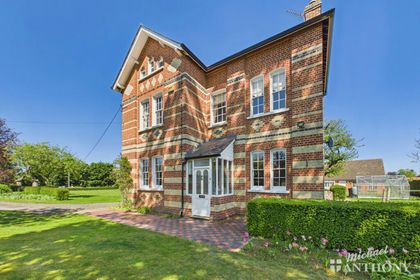 1 acre of House with Land for sale in Stone with Bishopstone and Hartwell