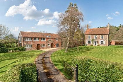 2 acres of Country Home for sale in Oldbury-upon-Severn