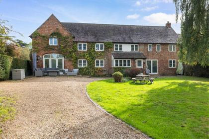 Land for sale in Birlingham