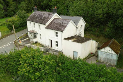 14.7 acres of Smallholding for sale in Llandysul