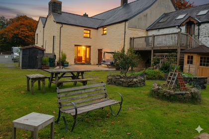 2.5 acres of House with Land for sale in Llandysul