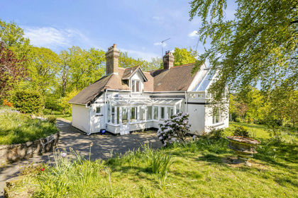 4 acres of House with Land for sale in Heathfield and Waldron