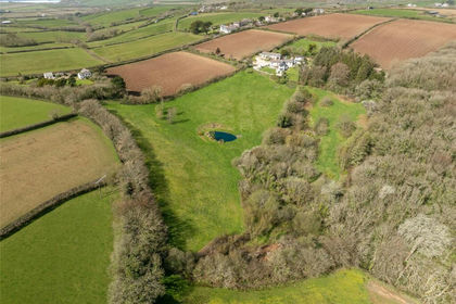 9 acres of Farmhouse for sale in Bude-Stratton