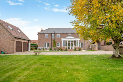 1.2 acres of House with Land for sale in Bilton-in-Ainsty with Bickerton