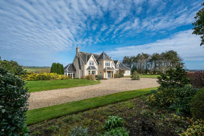 11 acres of Equestrian property for sale in Berwickshire, Roxburgh and Selkirk