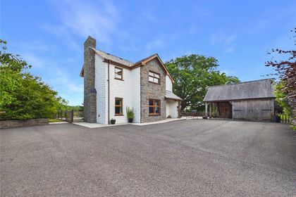 1 acre of House with Land for sale in Henllanfallteg