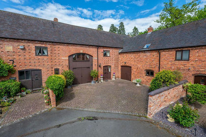 Barn Conversion for sale in Perton
