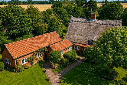 1 acres of Farmhouse for sale in Hemingstone