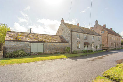 1 acre of Farmhouse for sale in Drayton