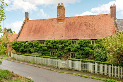 5.2 acres of House with Land for sale in Wardington