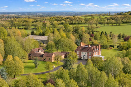 228 acres of Country Estate for sale in Snitterfield