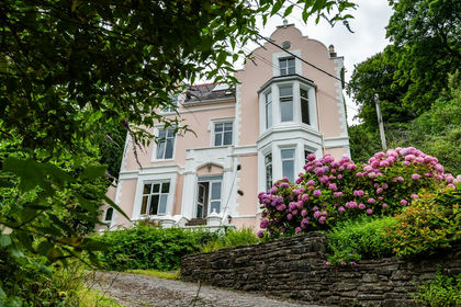 1 acre of House with Land for sale in Carmarthen