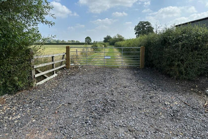 27.3 acres of Agricultural Land for sale in Piddington