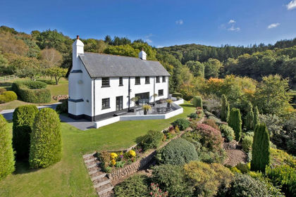 1.2 acres of House with Land for sale in Bovey Tracey