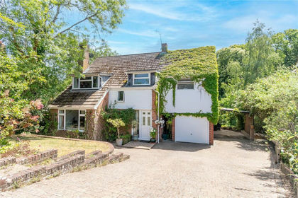 1 acre of House with Land for sale in Bucklebury